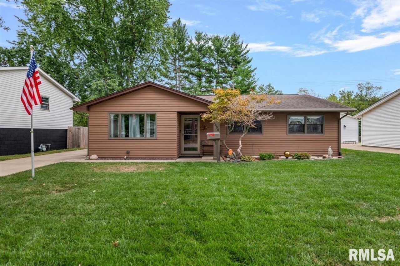 1330 Johnson Lane, Springfield, IL 62702 Main Photo