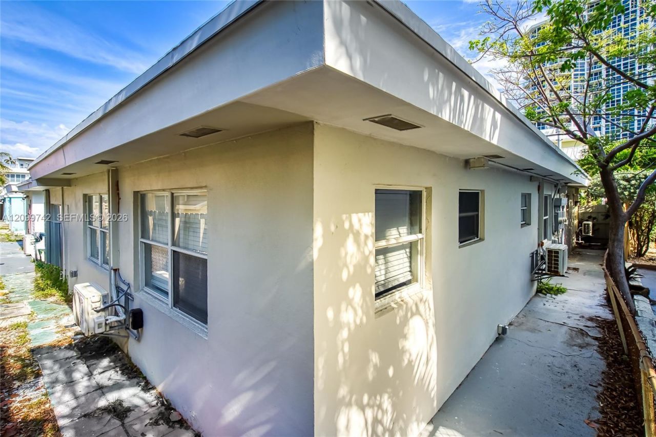 318 Walnut St , Hollywood, FL 33019 Photo