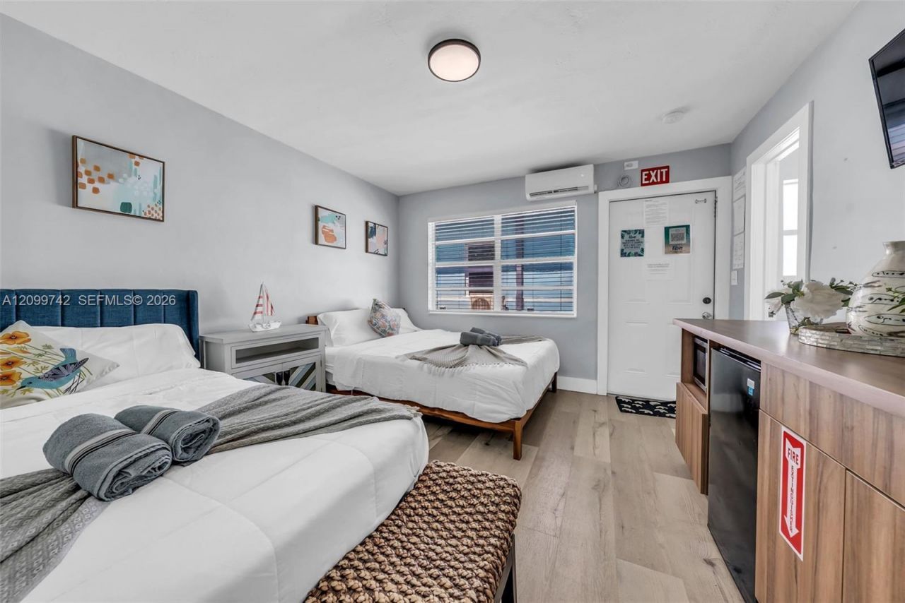 318 Walnut St , Hollywood, FL 33019 Photo