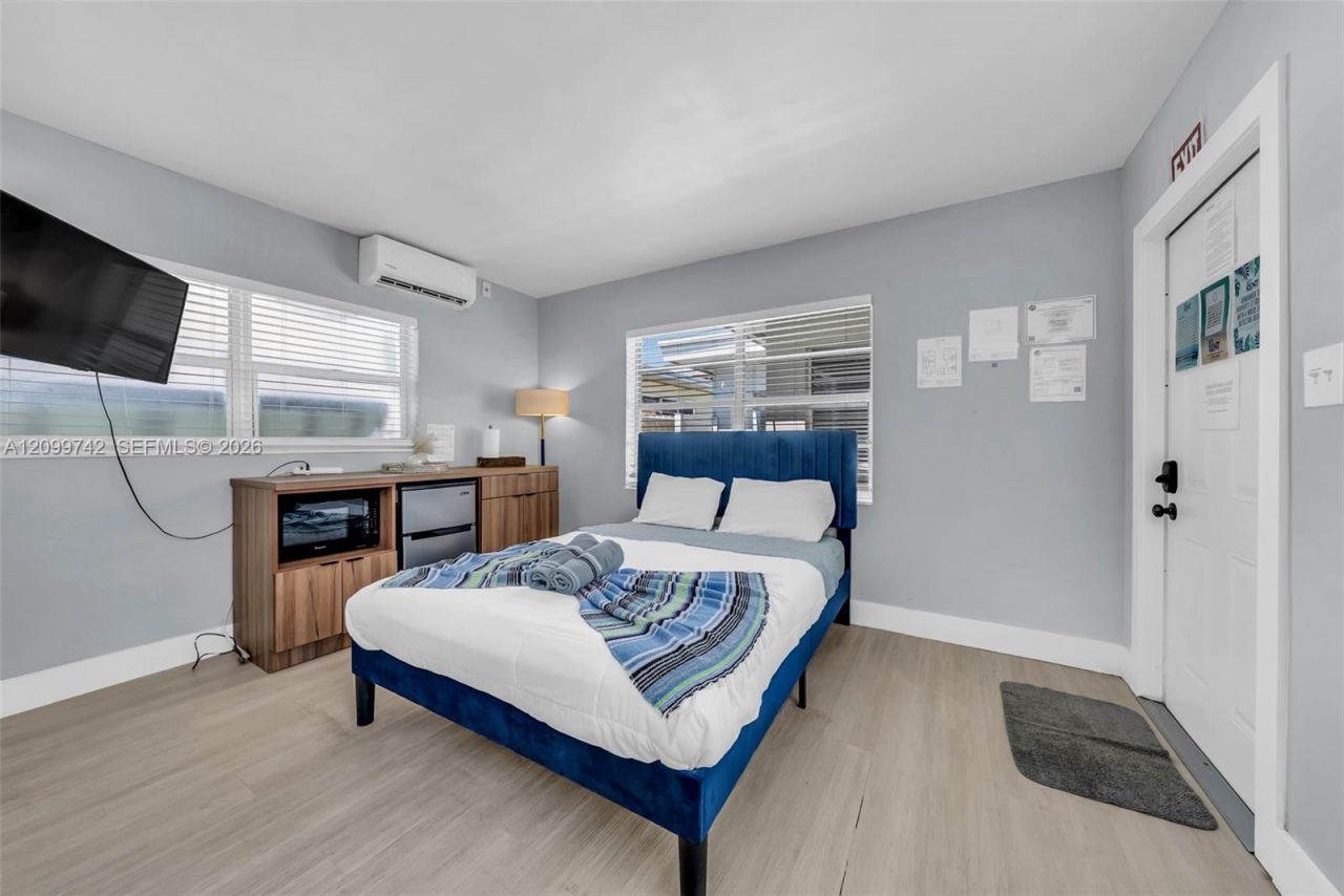 318 Walnut St , Hollywood, FL 33019 Photo