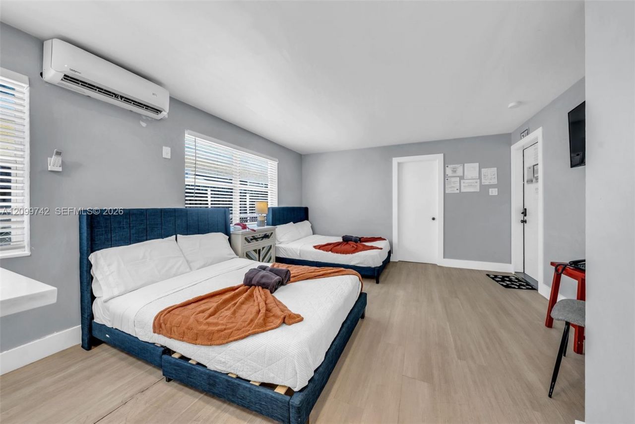 318 Walnut St , Hollywood, FL 33019 Photo
