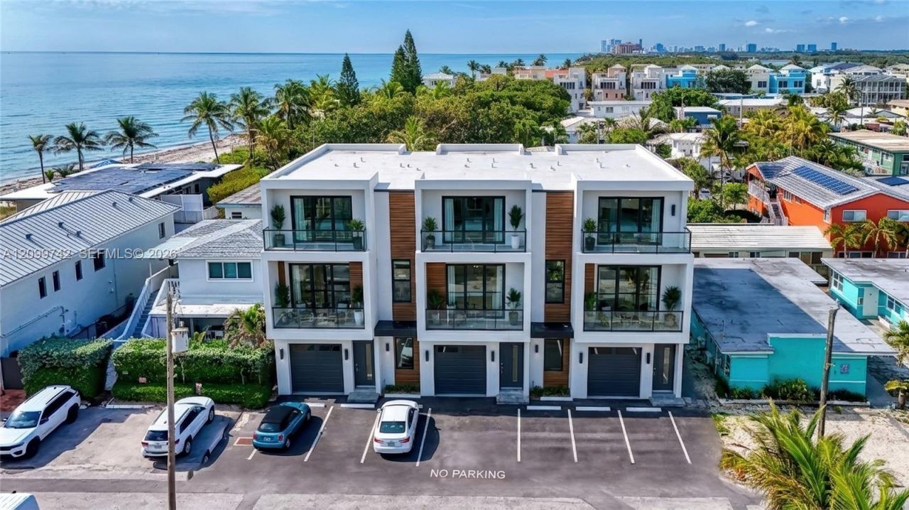 318 Walnut St , Hollywood, FL 33019 Photo