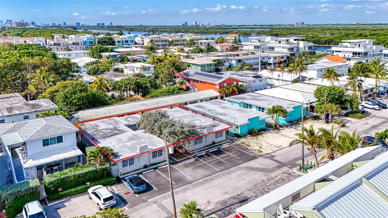 318 Walnut St , Hollywood, FL 33019 Photo