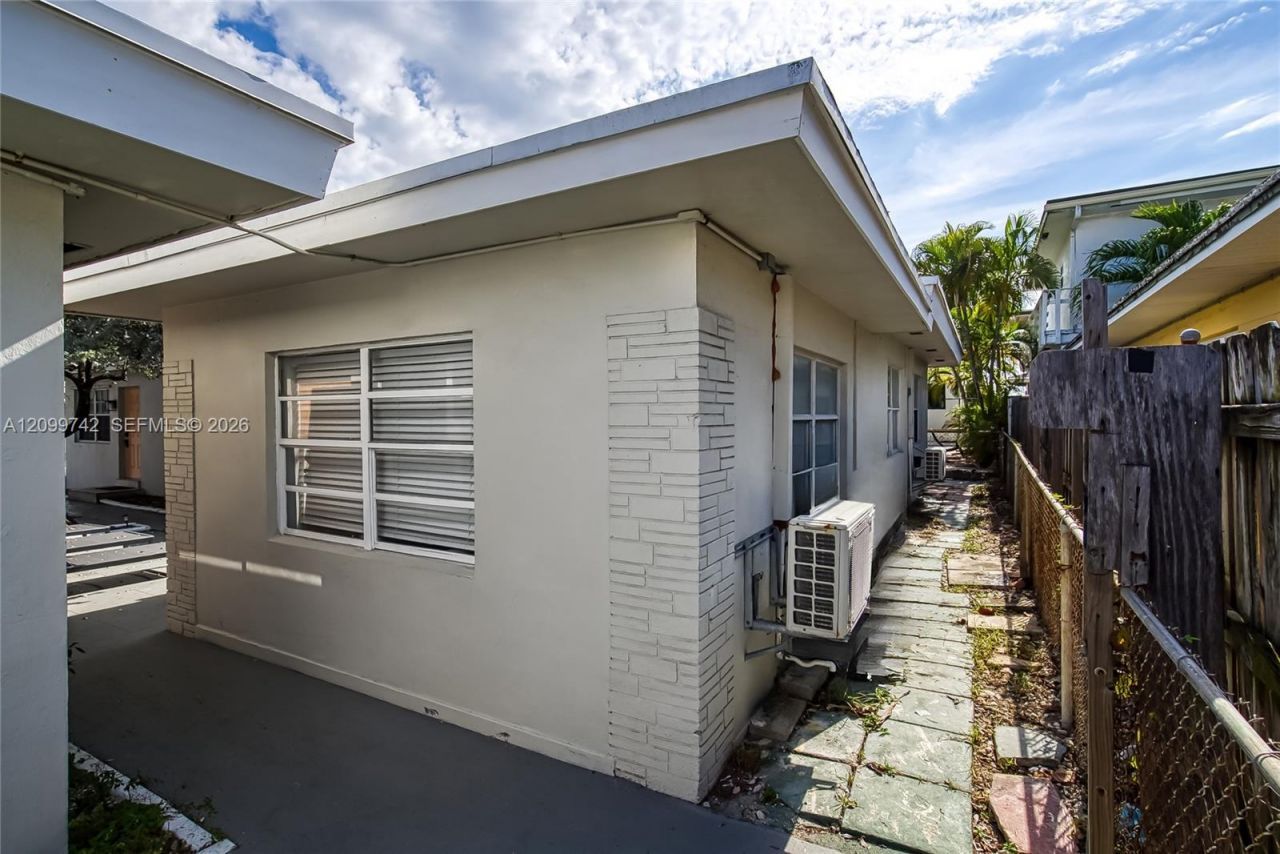 318 Walnut St , Hollywood, FL 33019 Photo