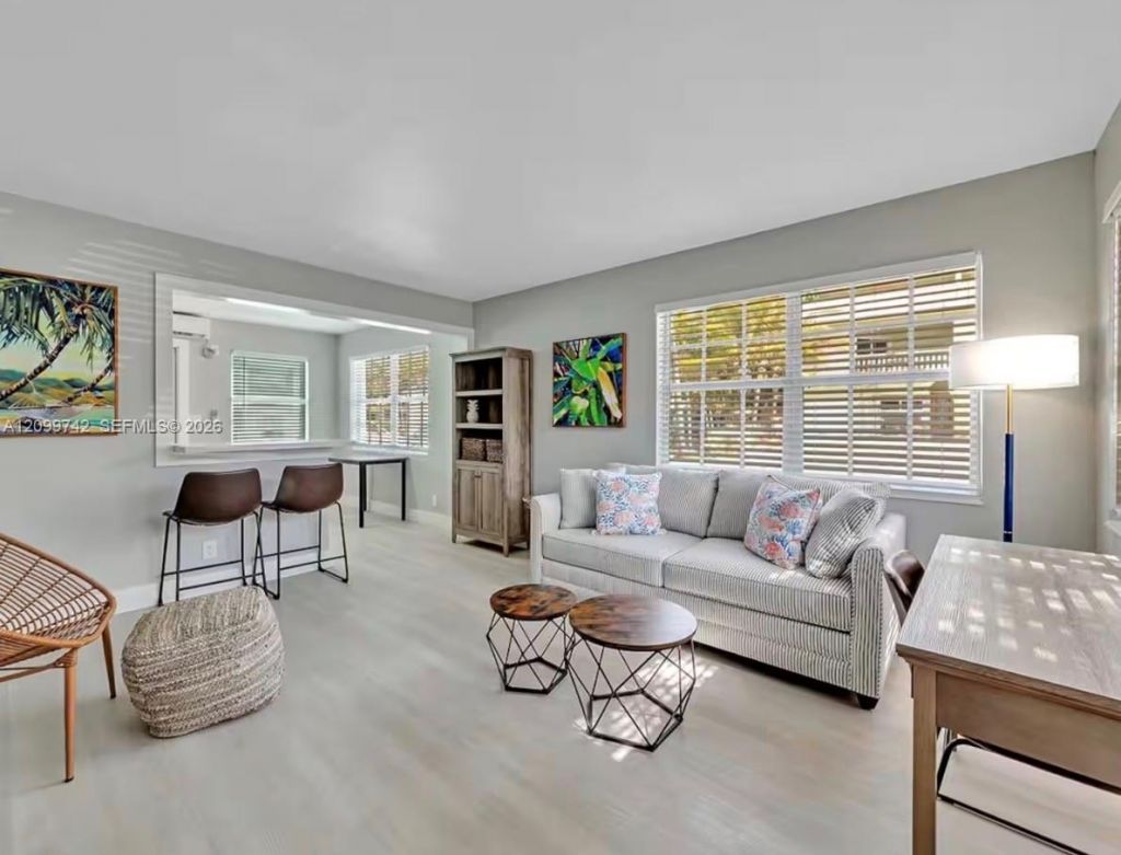 318 Walnut St , Hollywood, FL 33019 Photo