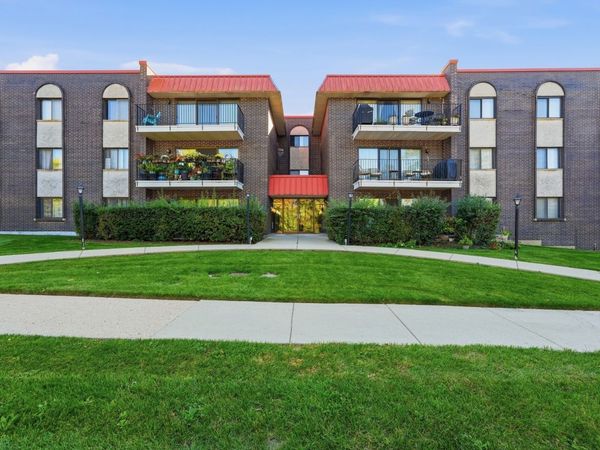 1255 W Prospect Avenue , Unit 101, Mount Prospect, IL 60056