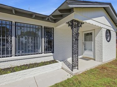 2313 Clearview Drive, Fort Worth, TX 76119