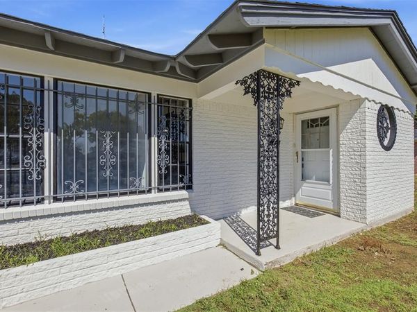 2313 Clearview Drive , Fort Worth, TX 76119