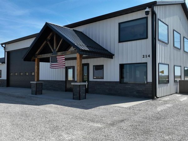 214 S Airport Road, Washington, IA 52353