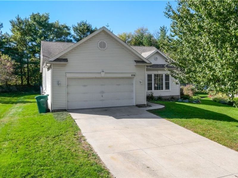 5715 Ashton Woods Circle, Ravenna, OH 44266 Photo 2
