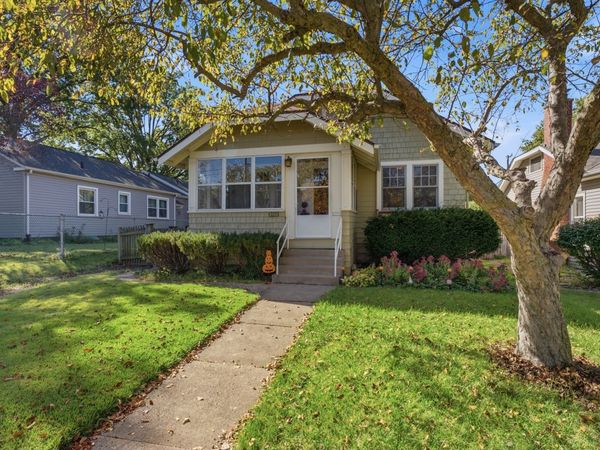 2910 Arlington Avenue , Davenport, IA 52803