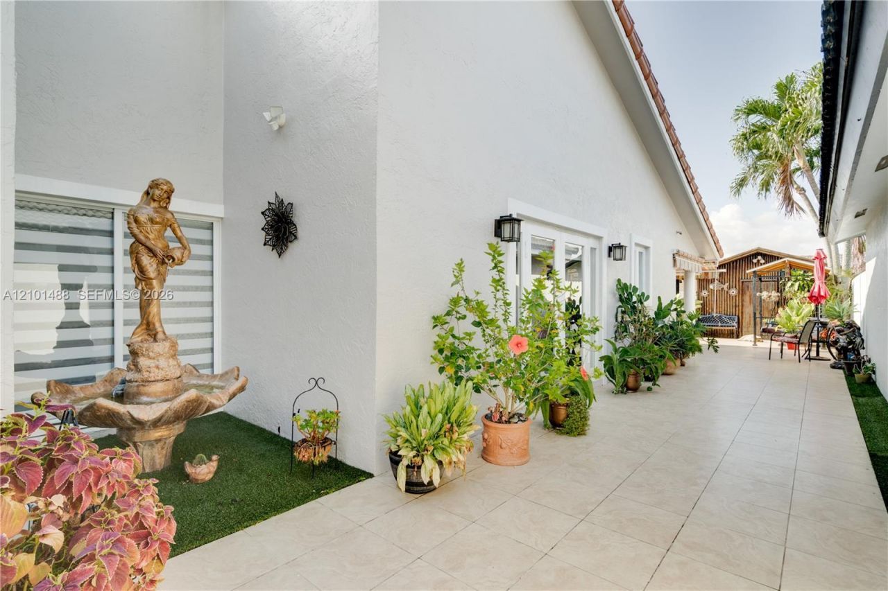 13362 SW 28th St , Miami, FL 33175 Photo
