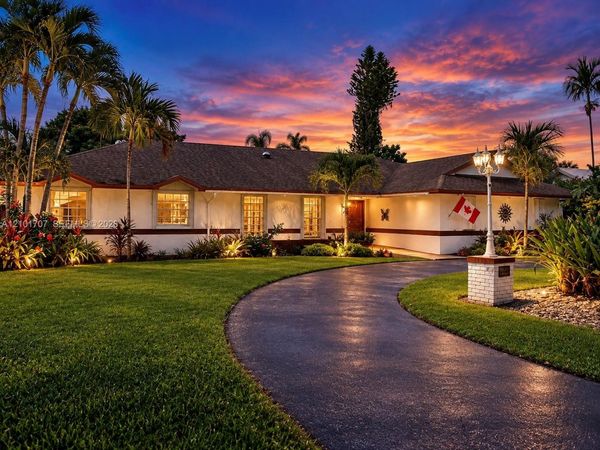 13250 N Calusa Club Dr , Miami, FL 33186