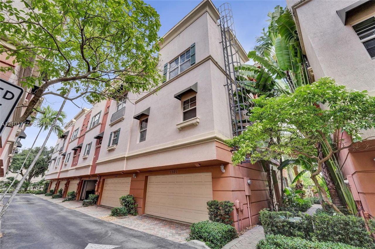 1033 NE 17th Way, Unit 1301, Fort Lauderdale, FL 33304 Main Photo