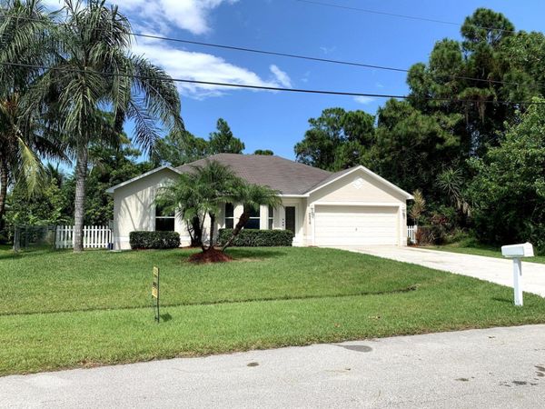 5570 NW CRUZAN Avenue, Port St. Lucie, FL 34986