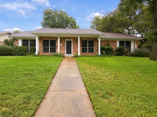 408 Englewood Lane, Hurst, TX 76053