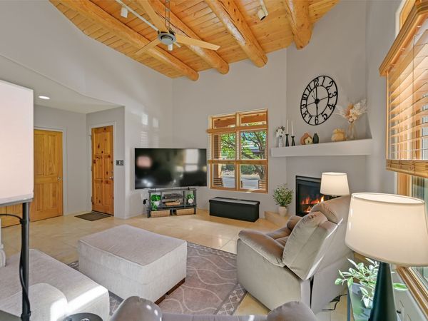 17 Calle Amistosa , Santa Fe, NM 87507