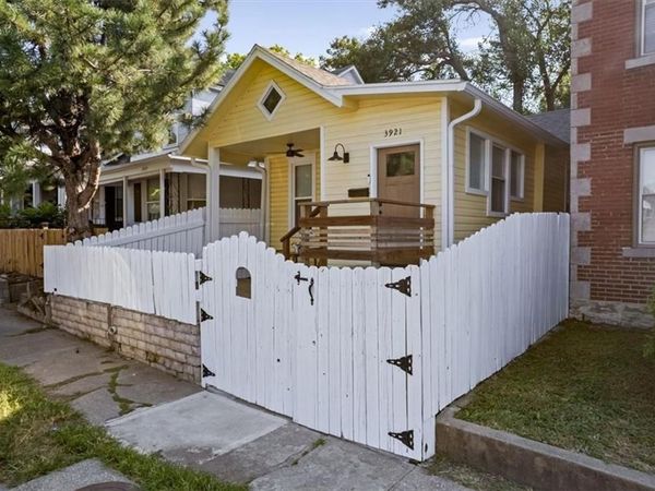 3921 Central Street, Kansas City, MO 64111