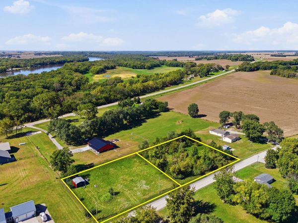 1086 OCEAN AVE, Moscow, IA 52760
