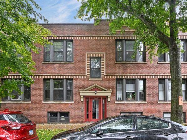 2920 W Berteau Avenue, Unit 2, Chicago, IL 60618