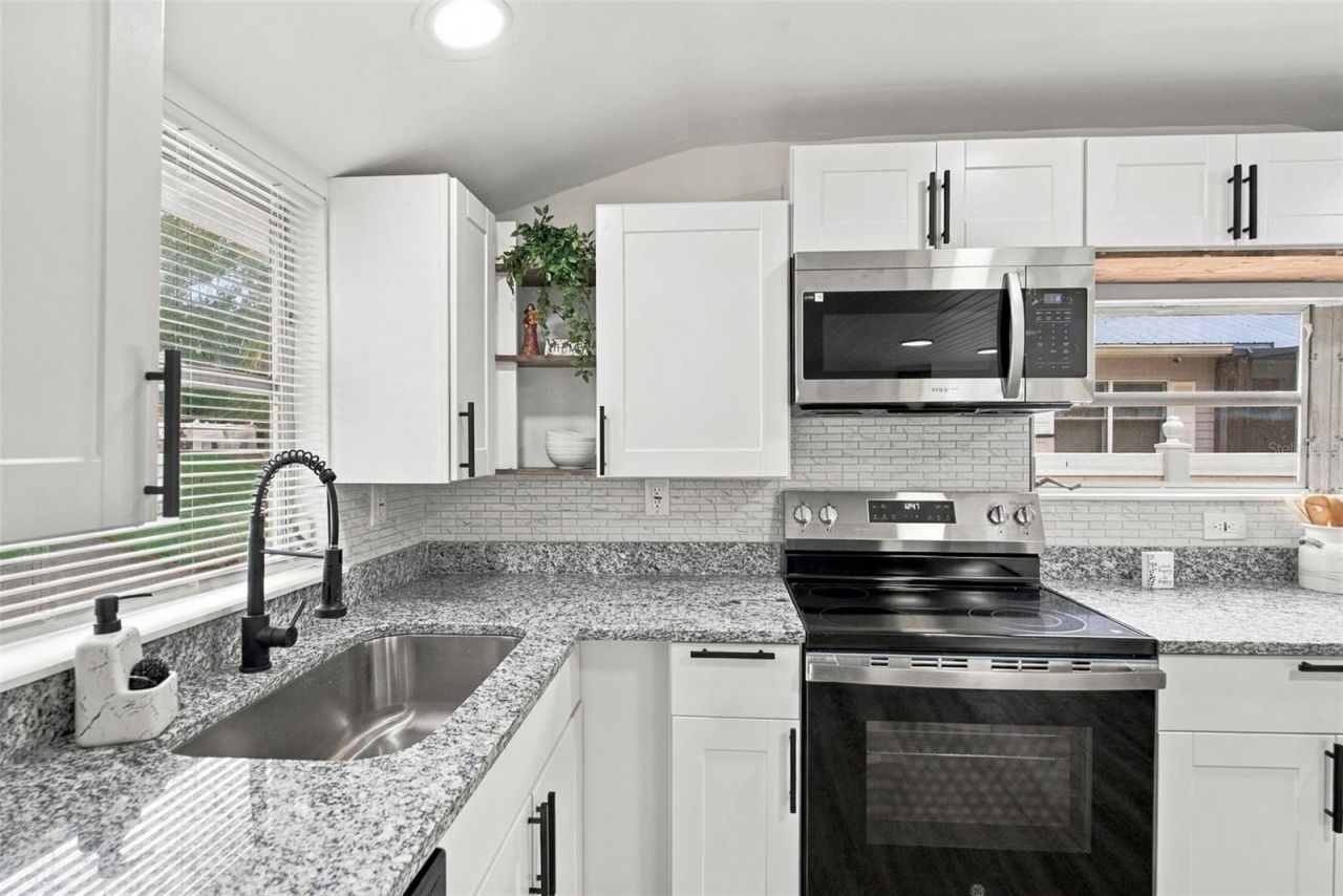 5450 10th Street , Zephyrhills, FL 33542 Photo