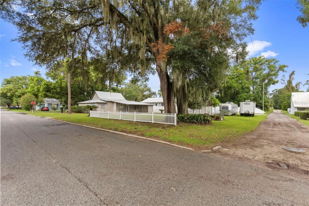 5450 10th Street , Zephyrhills, FL 33542 Photo