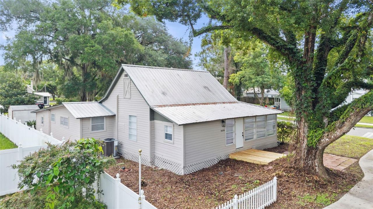 5450 10th Street , Zephyrhills, FL 33542 Photo