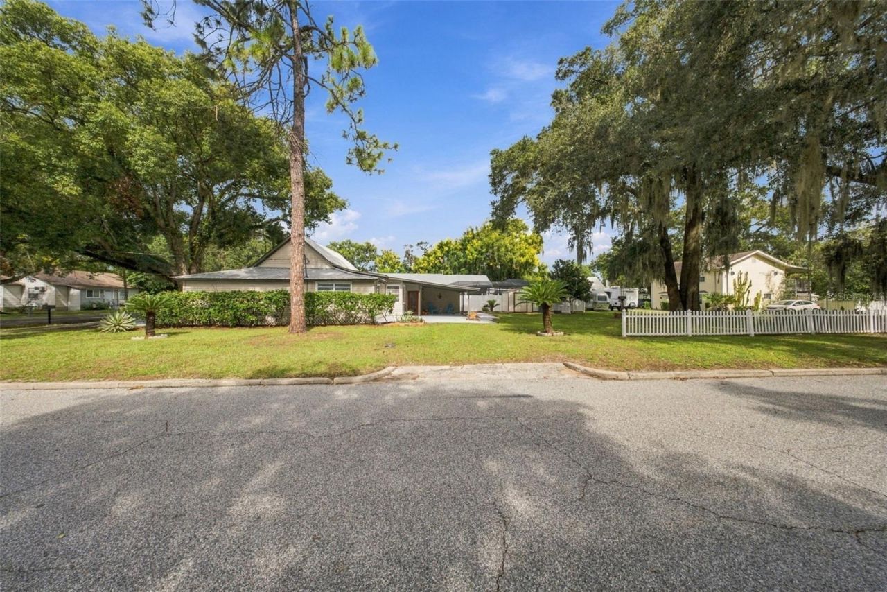 5450 10th Street , Zephyrhills, FL 33542 Photo