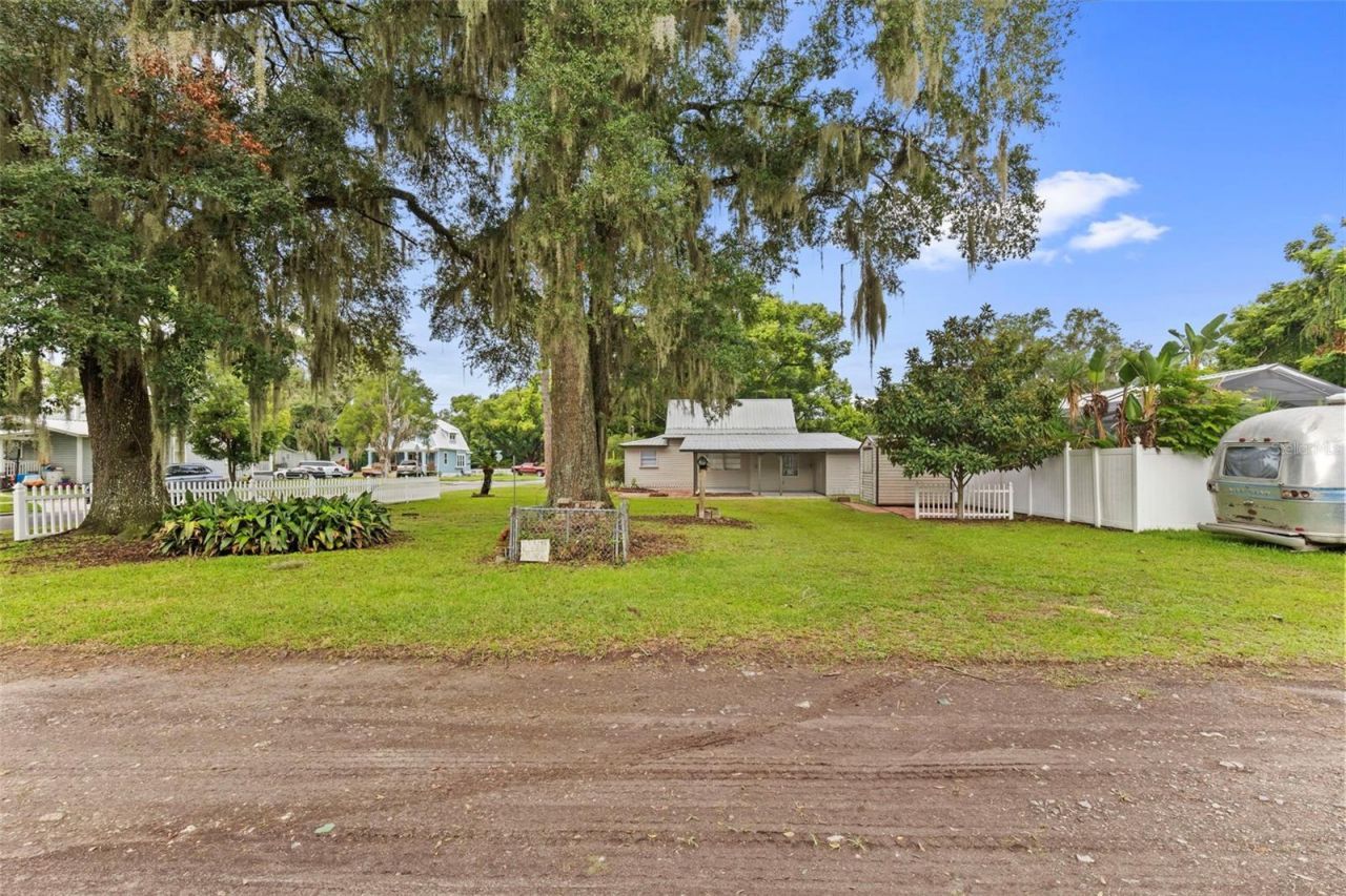 5450 10th Street , Zephyrhills, FL 33542 Photo