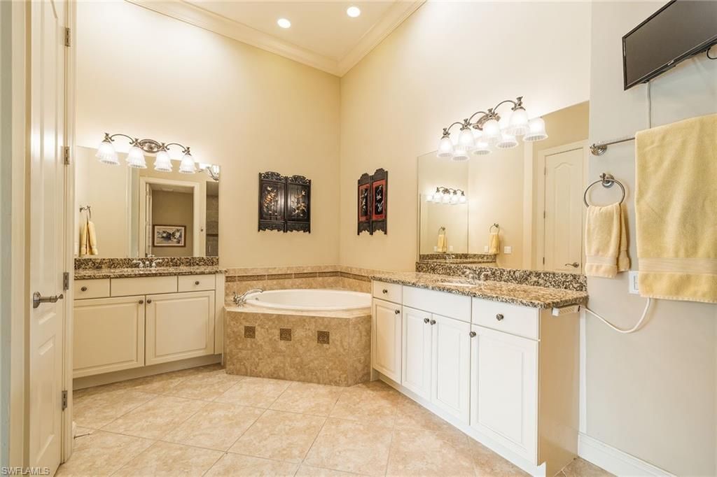 28560 Calabria Ct, Unit 201, Naples, FL 34110 Photo