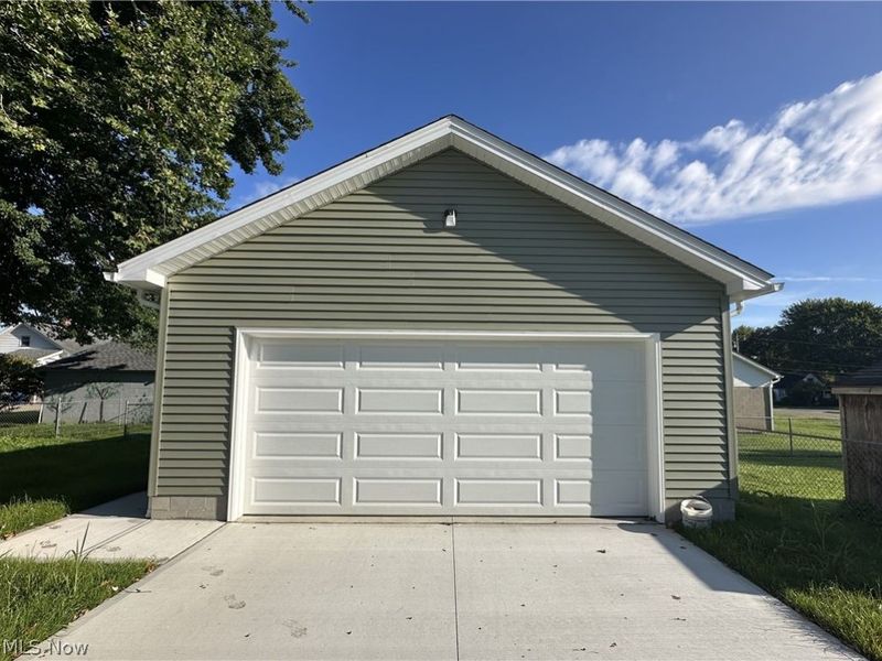 16 E Haywood Avenue, Struthers, OH 44471 Photo 3