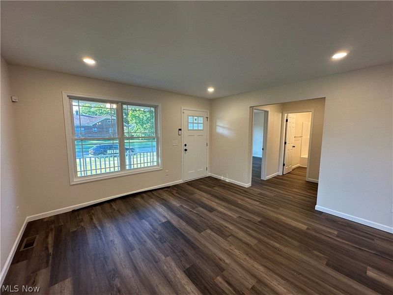 16 E Haywood Avenue, Struthers, OH 44471 Photo 5