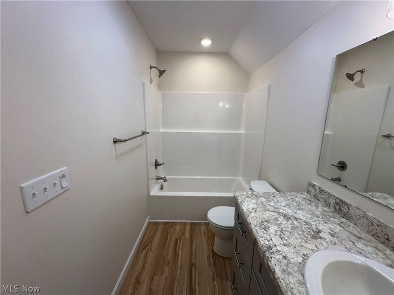 90 Center Street, Struthers, OH 44471 Photo 17