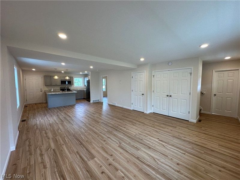 90 Center Street, Struthers, OH 44471 Photo 6