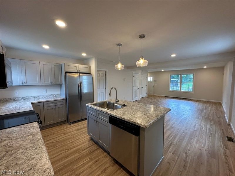 90 Center Street, Struthers, OH 44471 Photo 7