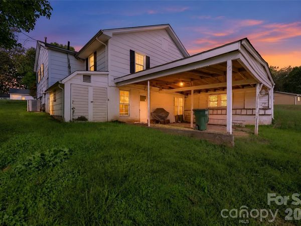 519 E 2nd Avenue , Newton, NC 28658