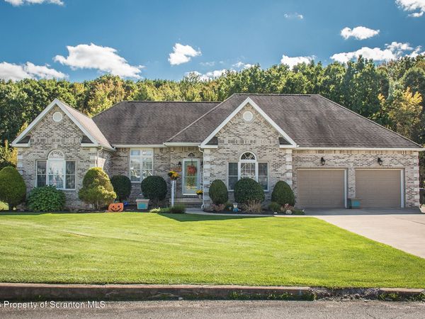 109 Eddy Creek Lane , Olyphant, PA 18447