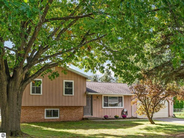 5949 Donna Court, Traverse City, MI 49685