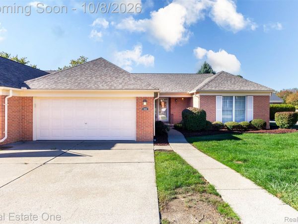 18802 Maple Circle N, Unit 46, Clinton Township, Mi 48036