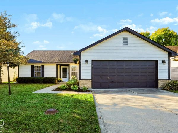 203 E Pine Ridge Drive , Westfield, IN 46074