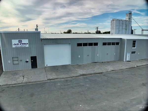 1106 Hansen Avenue, Burley, ID 83318