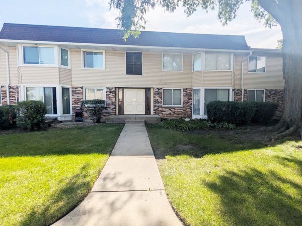 3100 Roberts Drive , Unit 5, Woodridge, IL 60517