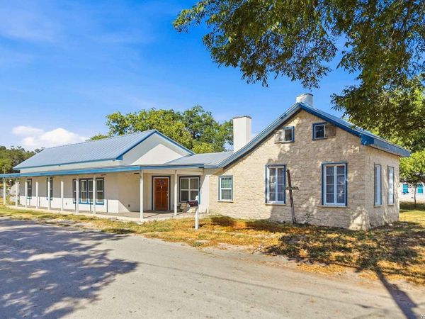501 LONDON ST, Castroville, TX 78009