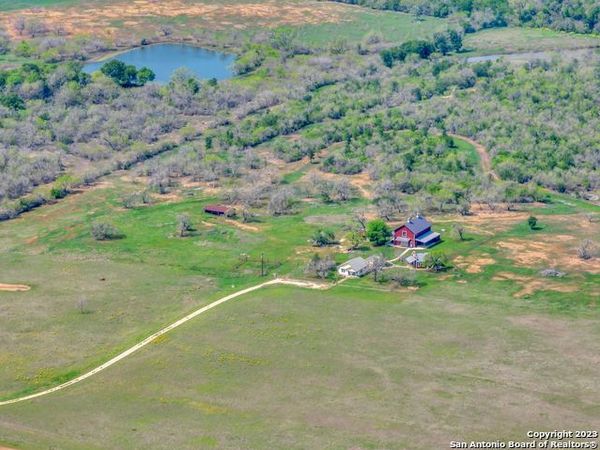 16547 E GABLE RD, St Hedwig, TX 78152