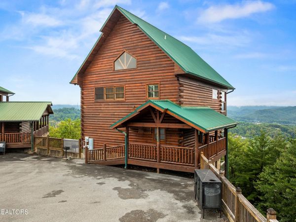 2422 Breezy Ridge Drive , Sevierville, TN 37876