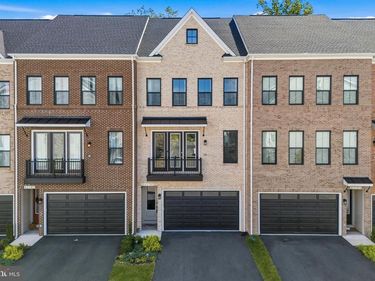 42145 SHINING STAR SQUARE , BRAMBLETON, VA 20148