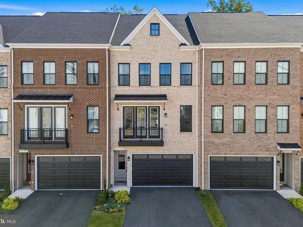 42145 SHINING STAR SQUARE , BRAMBLETON, VA 20148