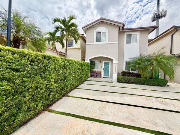 16242 SW 97th Ter , Miami, FL 33196