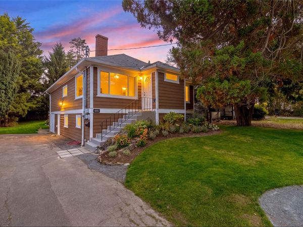 890 Darwin Ave , Saanich, BC V8X 2X6