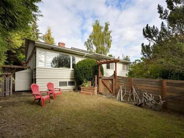 3832 Pitcombe Pl , Saanich, BC V8N 4B9